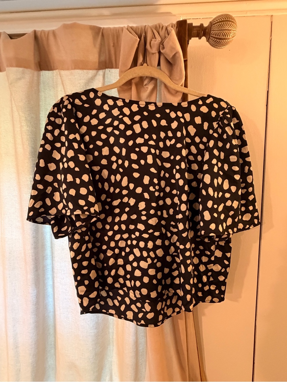 LOFT Black and White Printed Women's Blouse with back bow accent